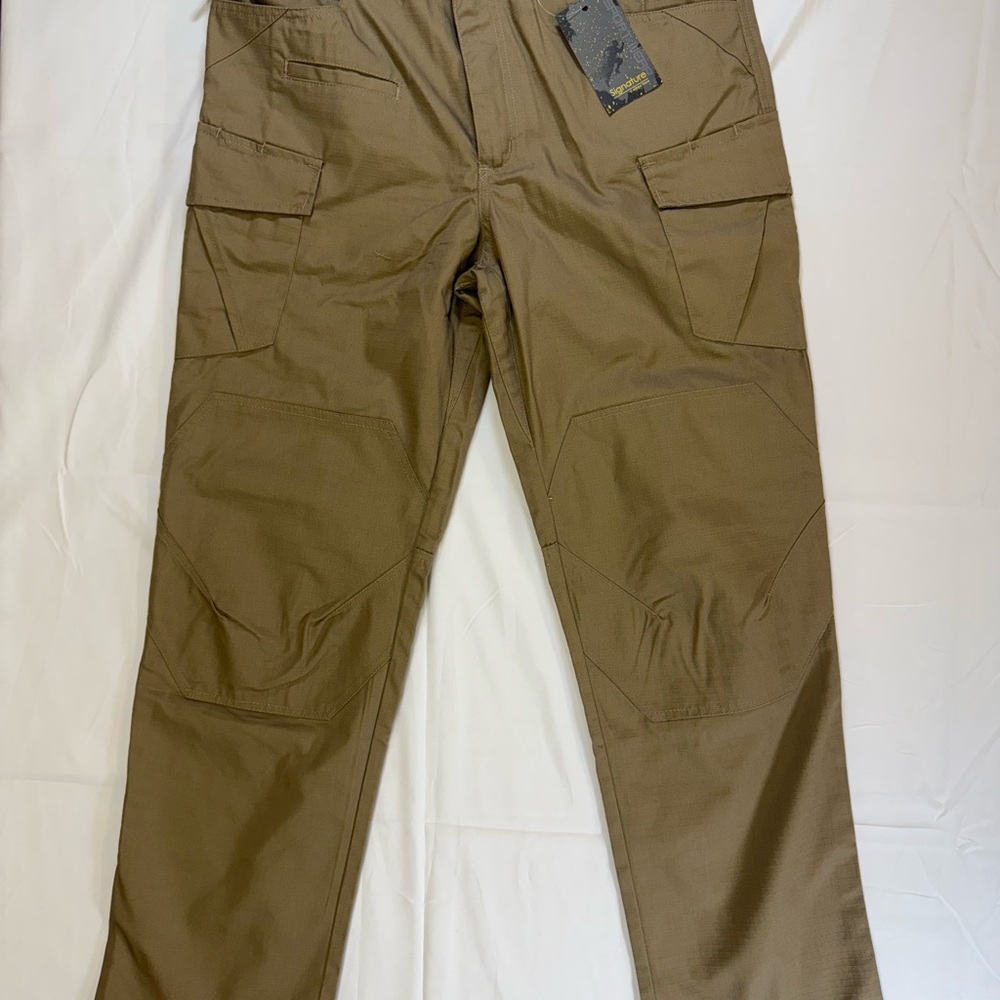 Tactical Pants. Khaki, plenty of pockets. Utility, Cargo. Multifunctional Size M